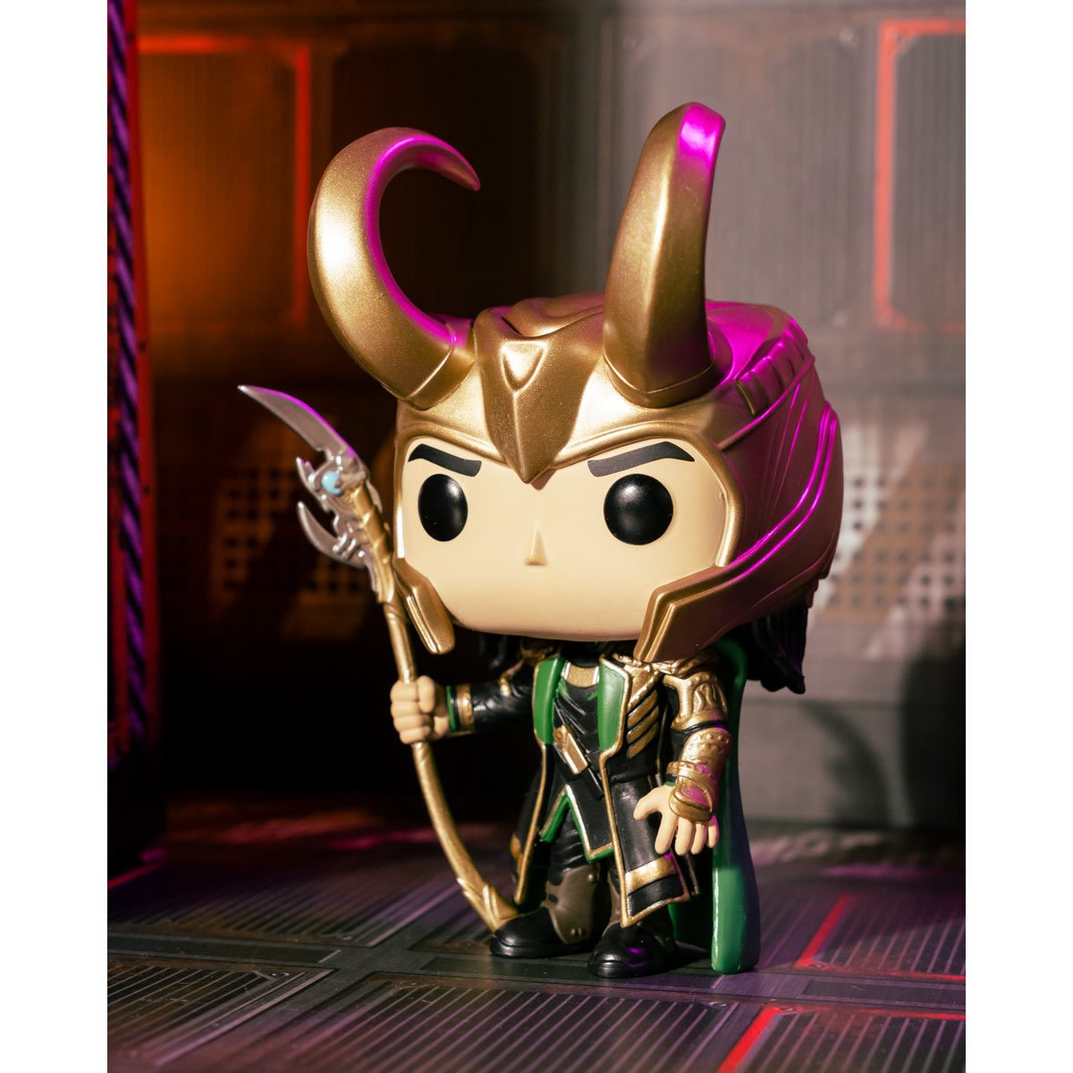 Pop! Marvel 985 Avengers: Loki with Scepter (Glows In The Dark) (Exclusive)
